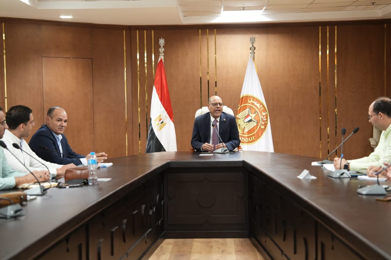 مصر وقطر تبحثان تعزيز التعاون المشترك في مجالات العمل والاستثمار