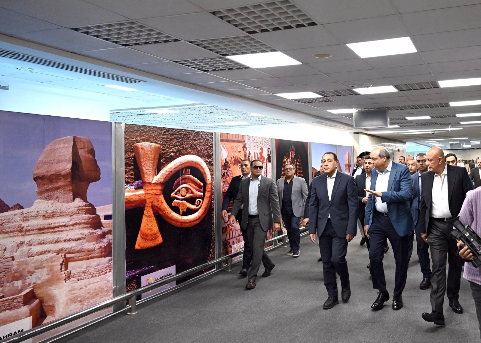 مدبولي يتفقد استعدادات منطقة المتحف الكبير لحفل الافتتاح الرسمي