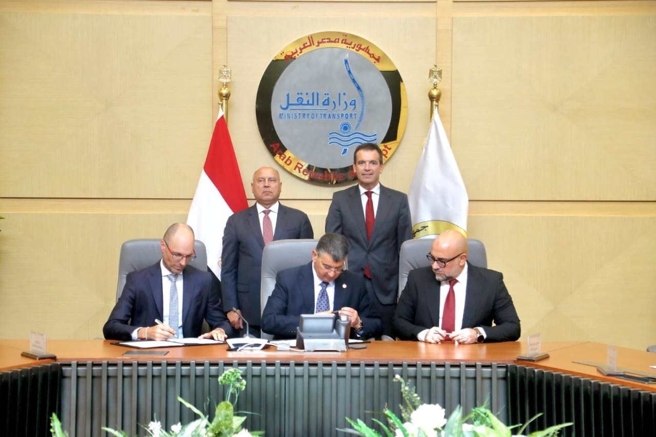 Egypt, Spain sign commercial contracts for metro train maintenance