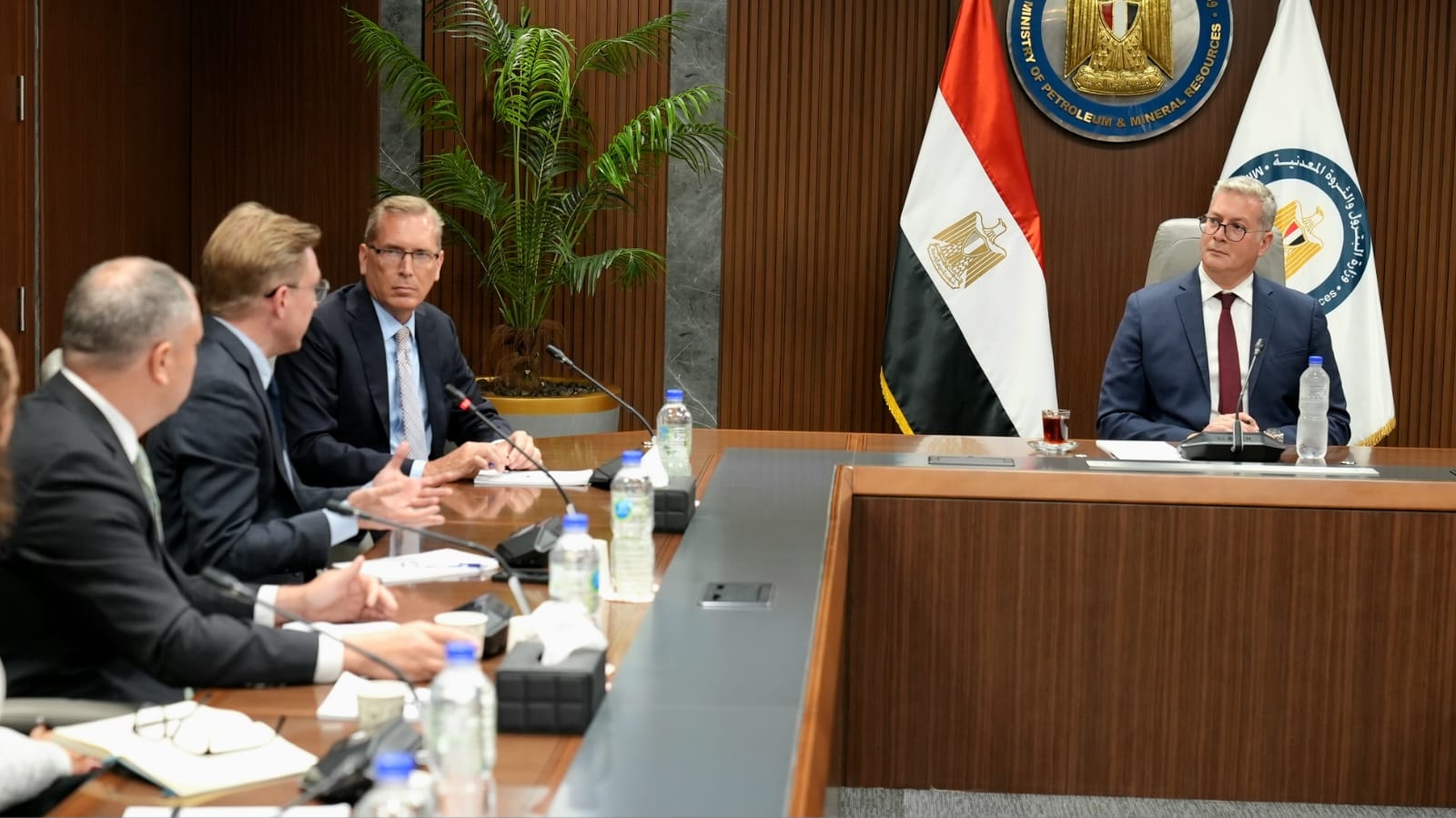 مباحثات مع وفد مؤسسة تمويل أمريكية للتعاون في مشروعات الطاقة والبتروكيماويات