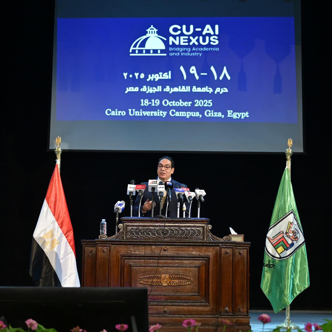 رئيس جامعة القاهرة يستعرض محاور مؤتمر الذكاء الاصطناعي الدولي في أكتوبر