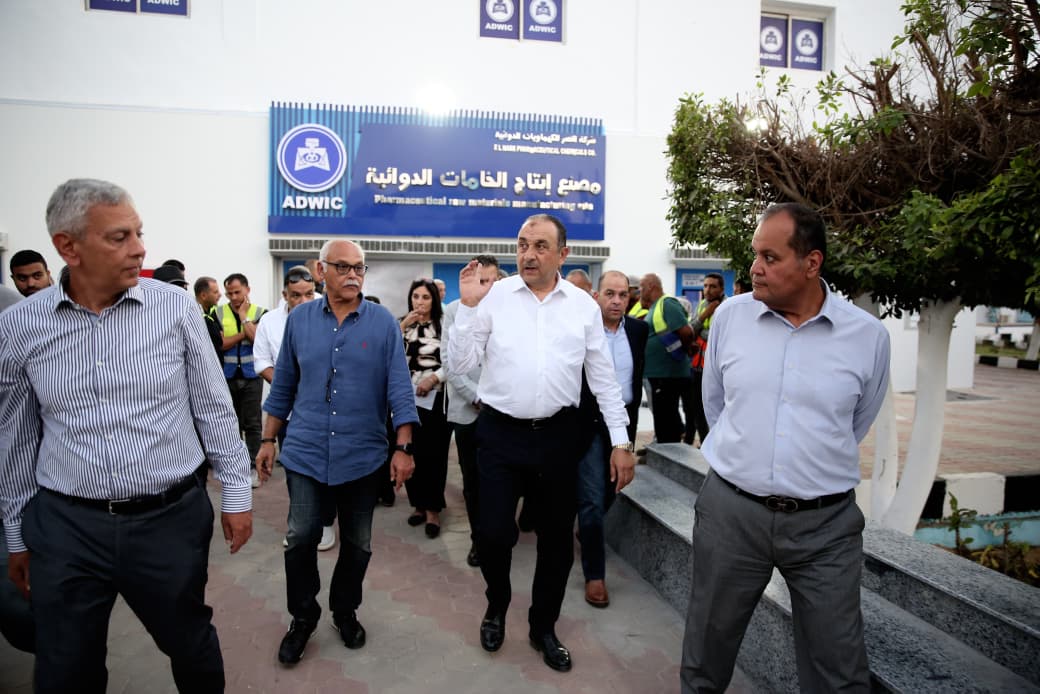 وزير قطاع الأعمال العام يتفقد تطوير مصانع "النصر للكيماويات الدوائية"