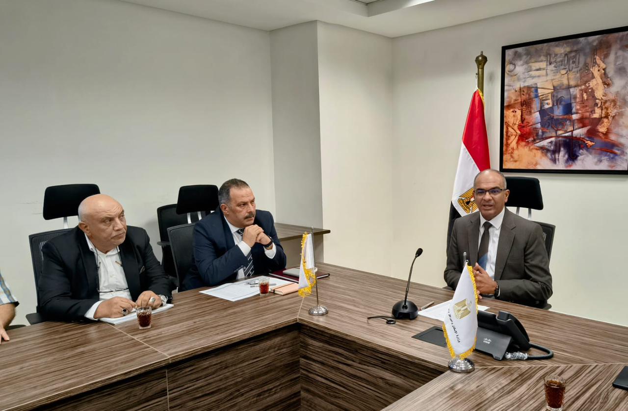 نائب وزير الإسكان يتابع مشروعات الصرف الصحي المتكامل بالأقصر