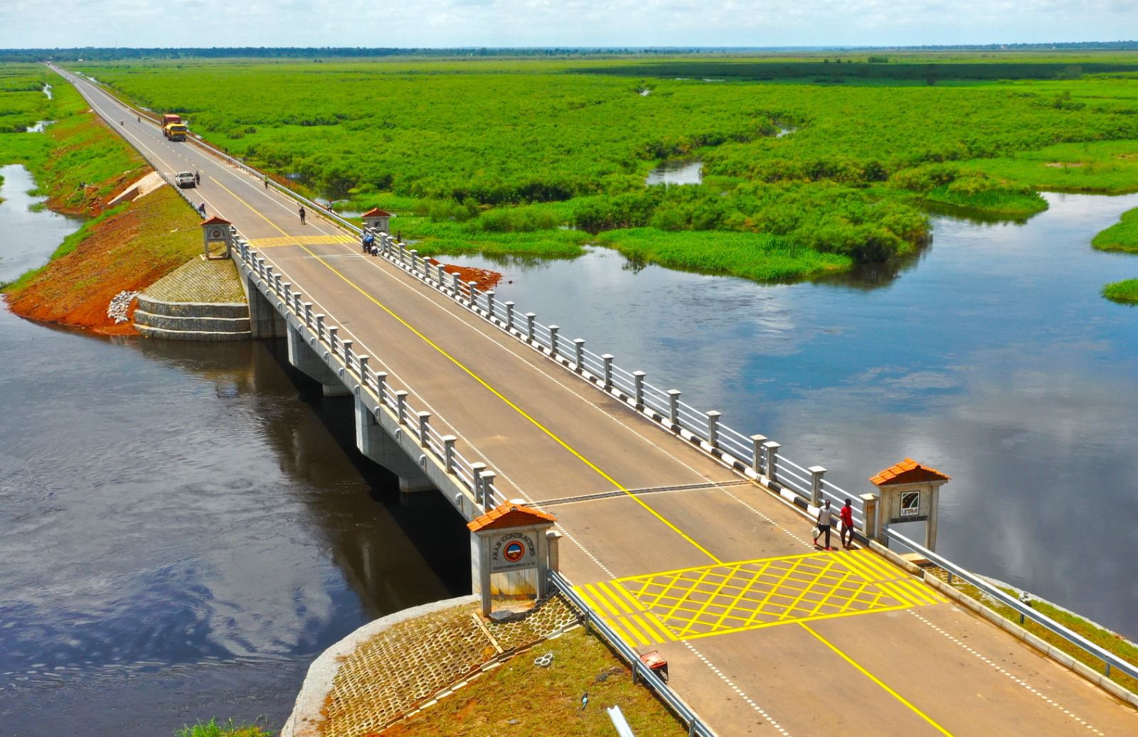 وزير الإسكان يهنئ "المقاولون العرب" لفوزها بـ5 جوائز عالمية من ENR