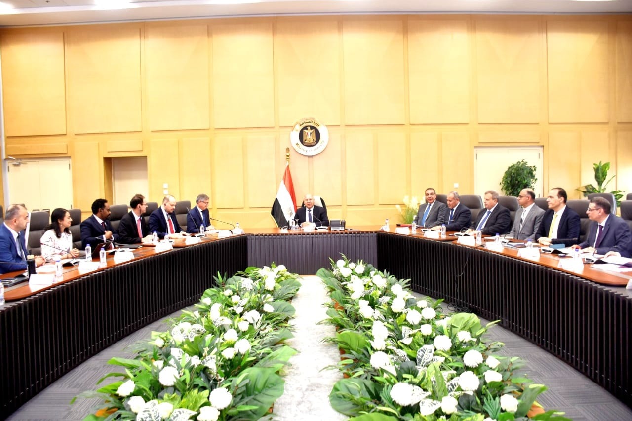 World Bank reviews progress of transport, industry projects