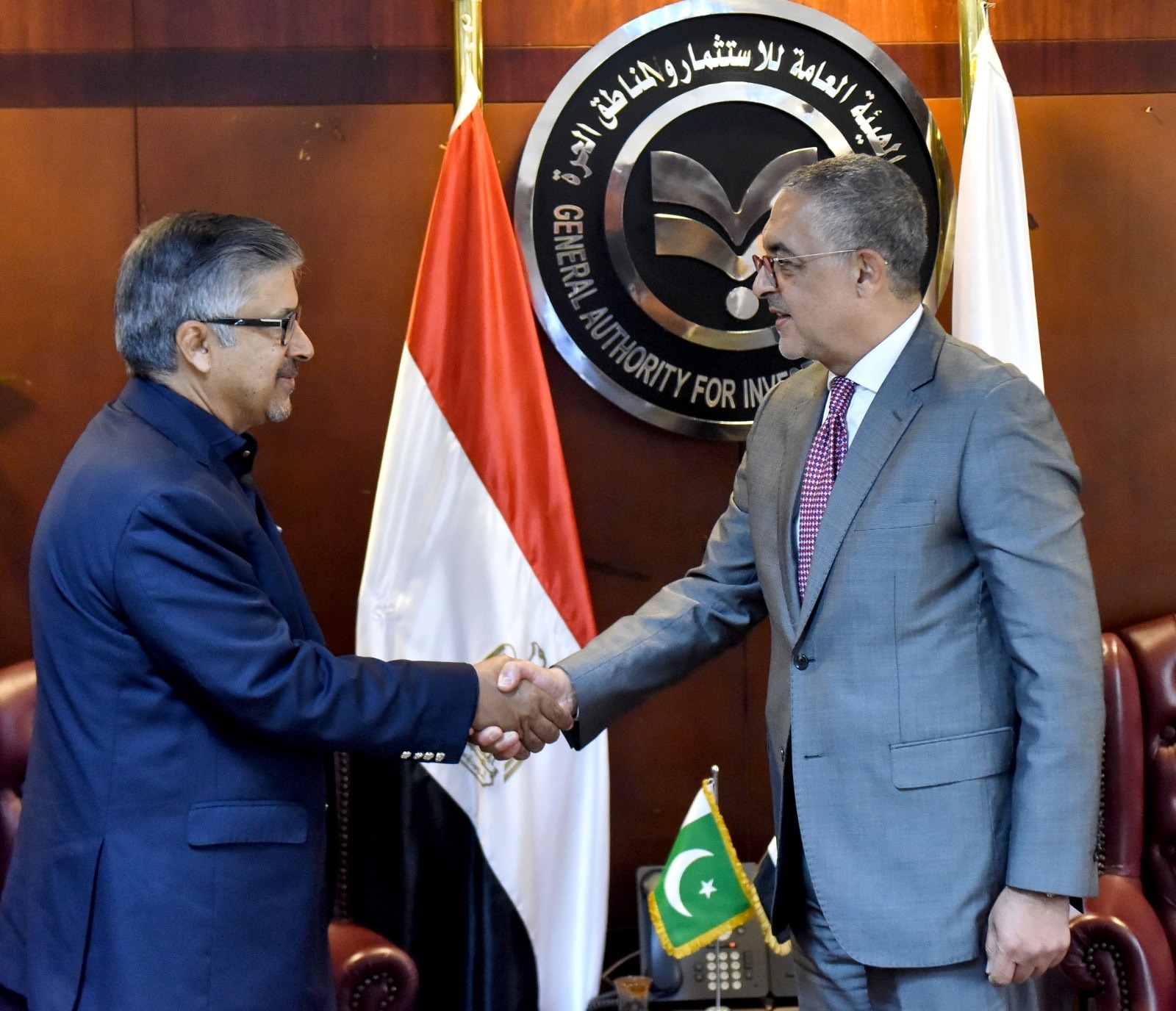 استثمارات باكستانية مرتقبة في قطاعات الأدوية والملابس والمحمول