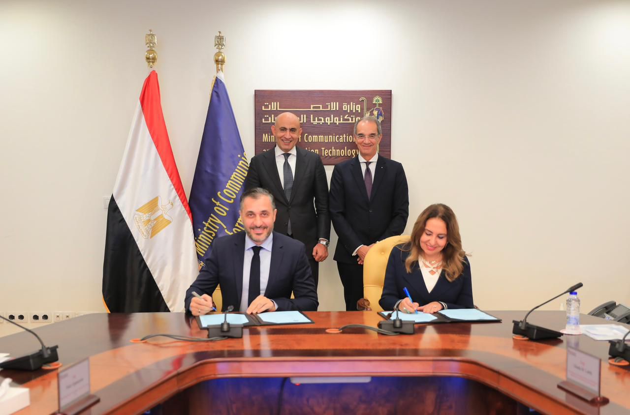 وزيرا الاتصالات والتعليم يشهدان توقيع مذكرة تفاهم مع "إتش بي - مصر"