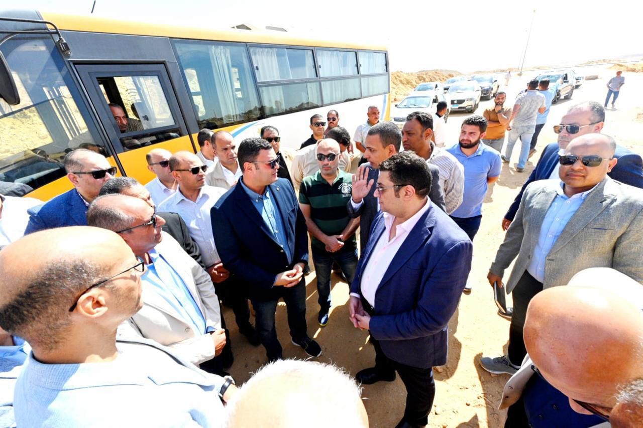 وزير الإسكان يواصل جولته بتفقد مشروع سكن مصر ومحطة رفع صرف صحى امتداد جنوب المستثمرين بمدينة القاهرة الجديدة