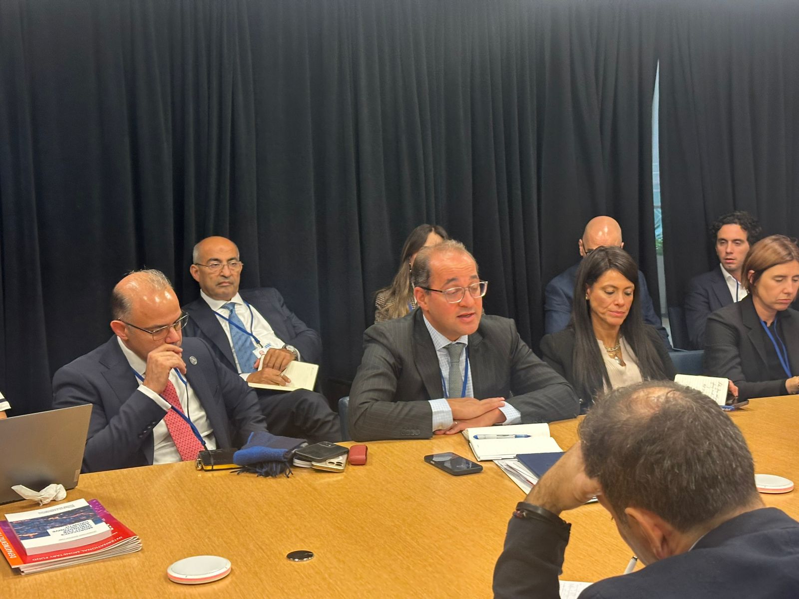 رئيس هيئة الرقابة المالية يشارك في حوار مفتوح مع المستثمرين في Jefferies وHSBC بواشنطن