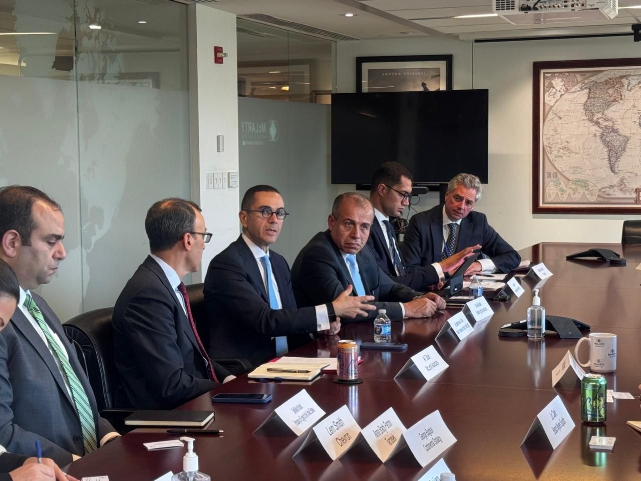 وزير الاستثمار يعقد مائدة مستديرة مع شركة ماكلارتي للاستشارات الدولية