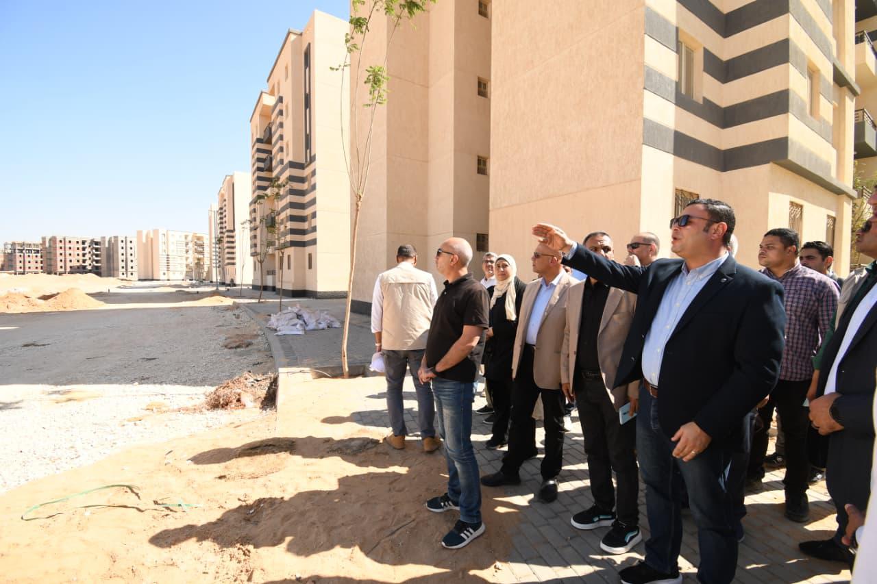 وزير الإسكان يتفقد وحدات المبادرة الرئاسية "سكن لكل المصريين" بمدينة العاشر من رمضان