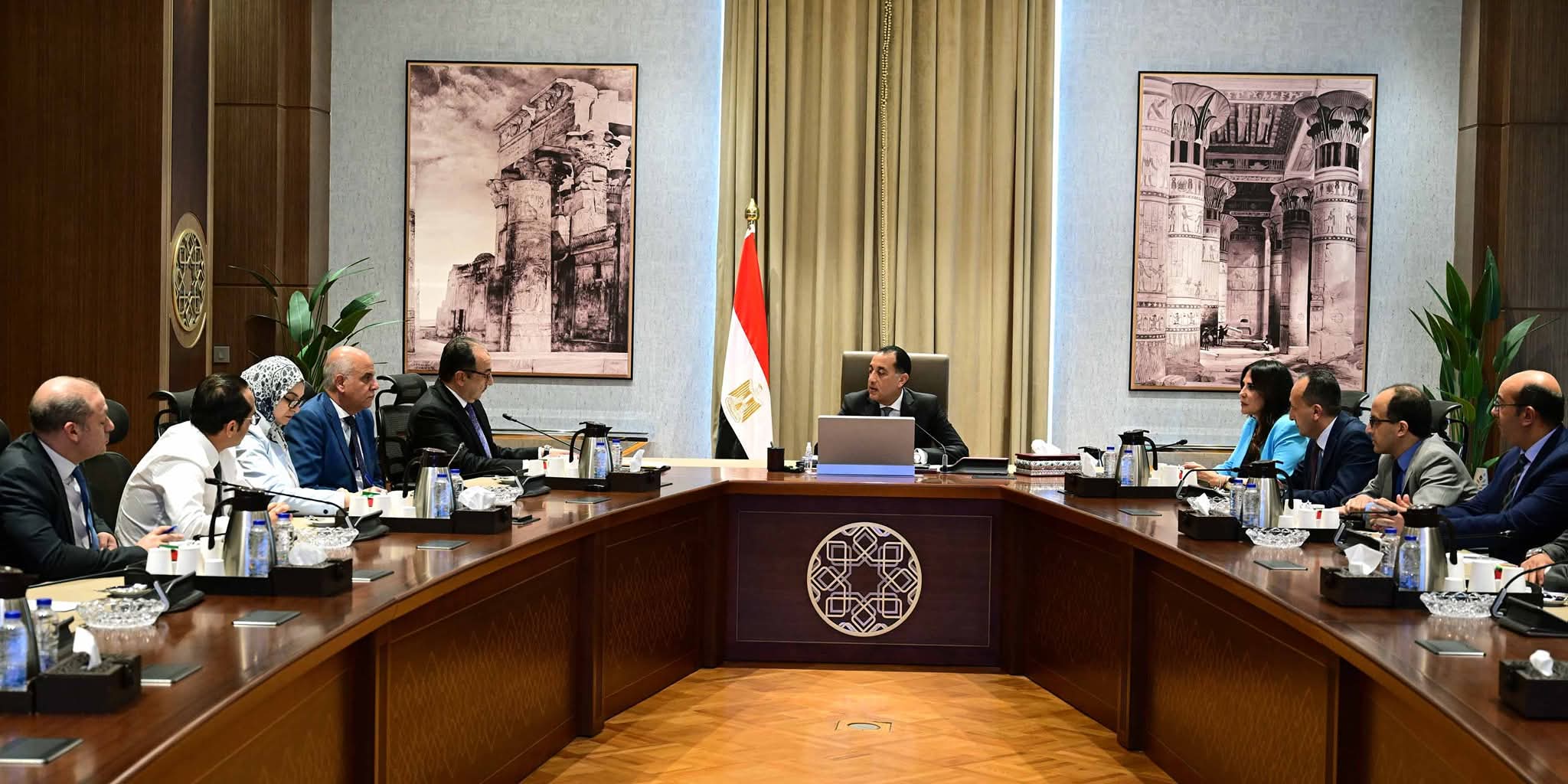 مدبولي وشيمي يستعرضان الفرص الاستثمارية المتوافرة في قطاع السياحة والتشييد