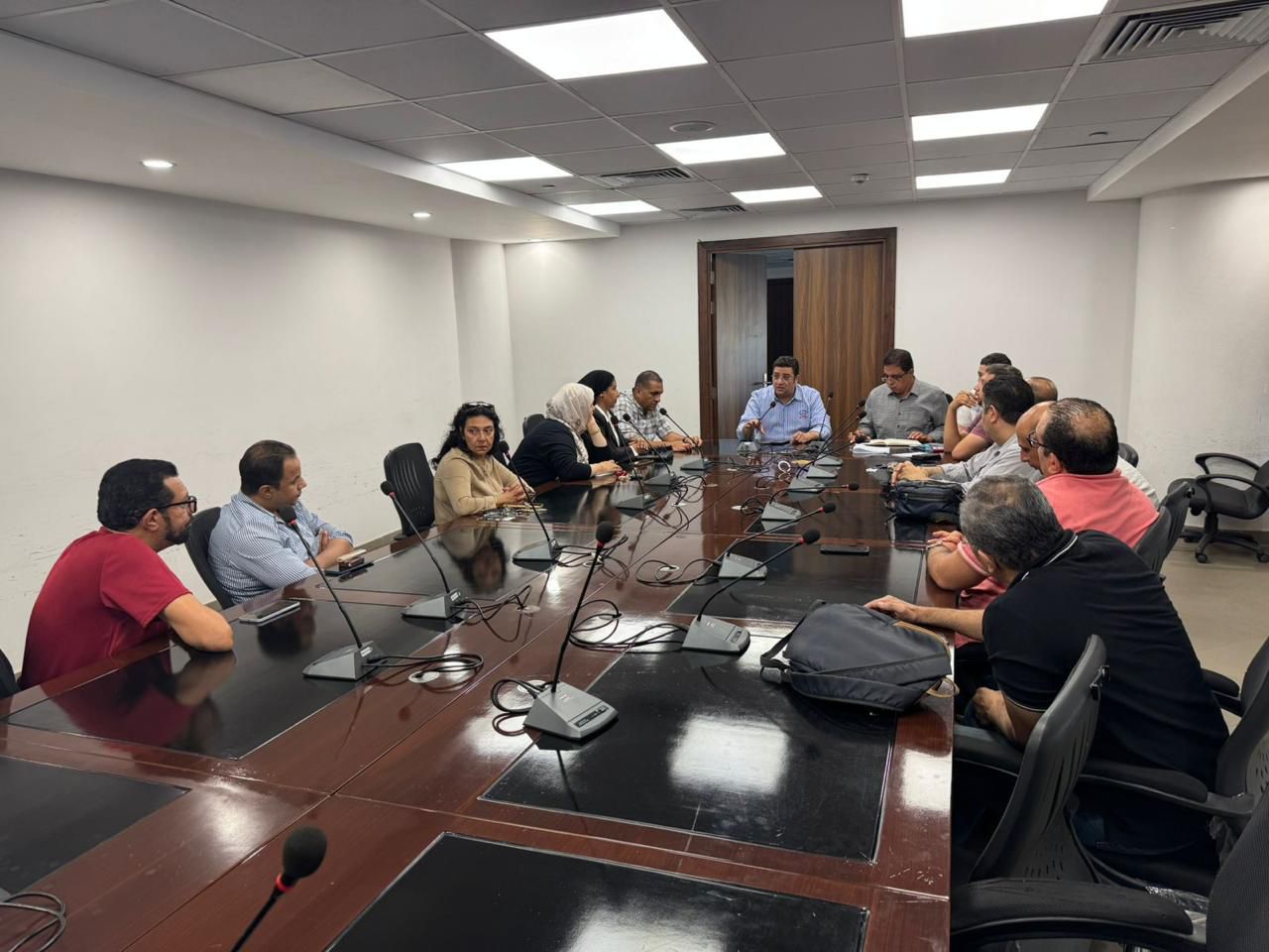 مسئولو جهاز مدينة القاهرة الجديدة يلتقون عدداً من سكان المدينة لمناقشة مطالبهم ومقترحاتهم