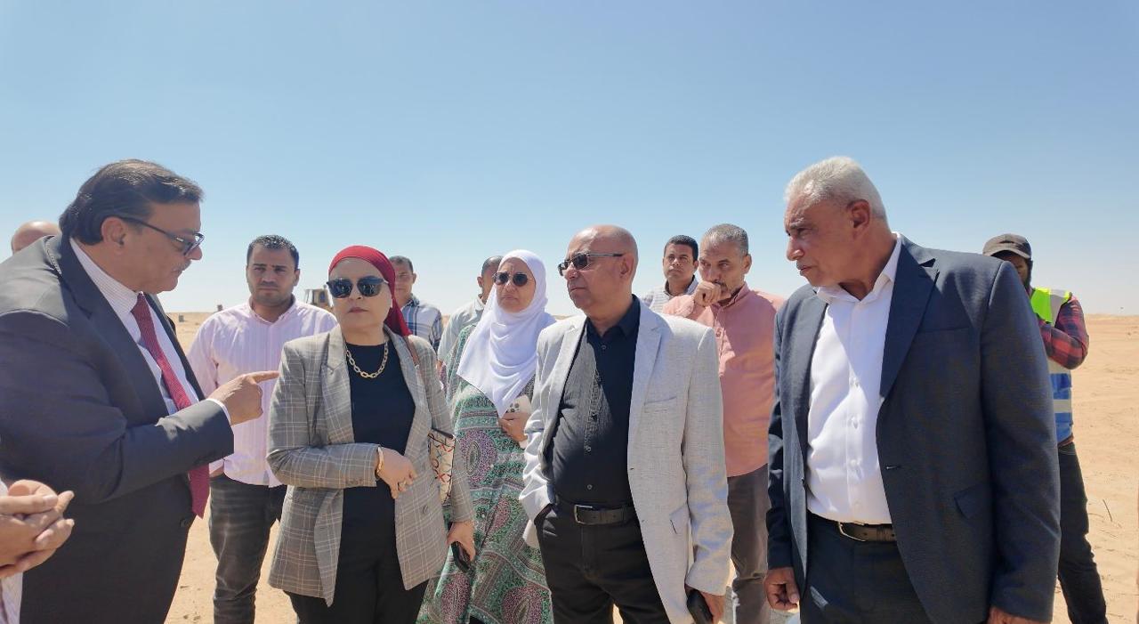 وزير الإسكان يستعرض تقريرًا بشأن أول مشروع للمعالجة والتخلص الآمن من المخلفات البلدية