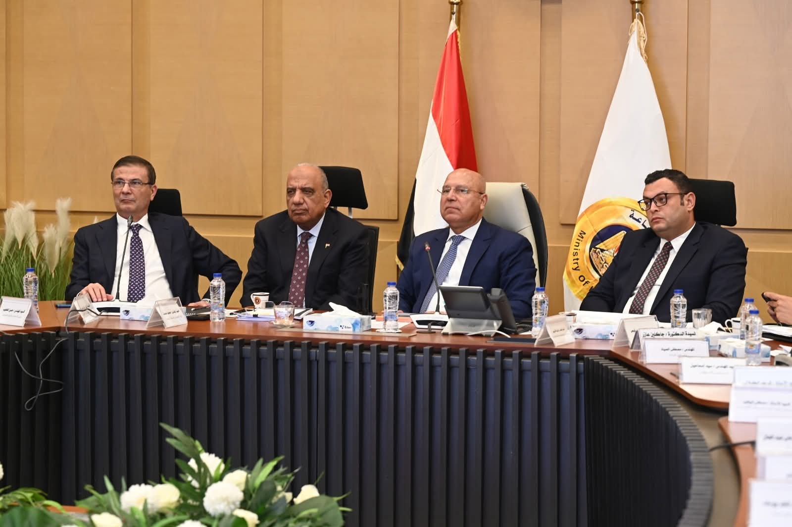 Industry Minister tackles investor challenges, pushes regulatory reform