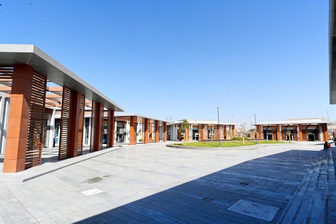 وزير الإسكان يتابع سير العمل بمشروع حدائق "تلال الفسطاط" بمنطقة مصر القديمة بالقاهرة