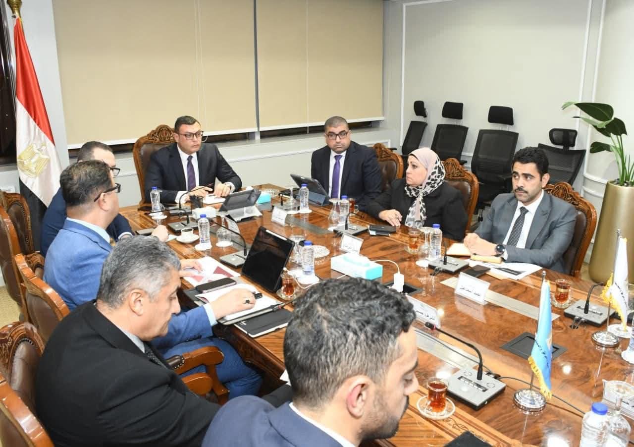 وزير الإسكان يتابع موقف طرح الفرص الاستثمارية بالمدن الجديدة