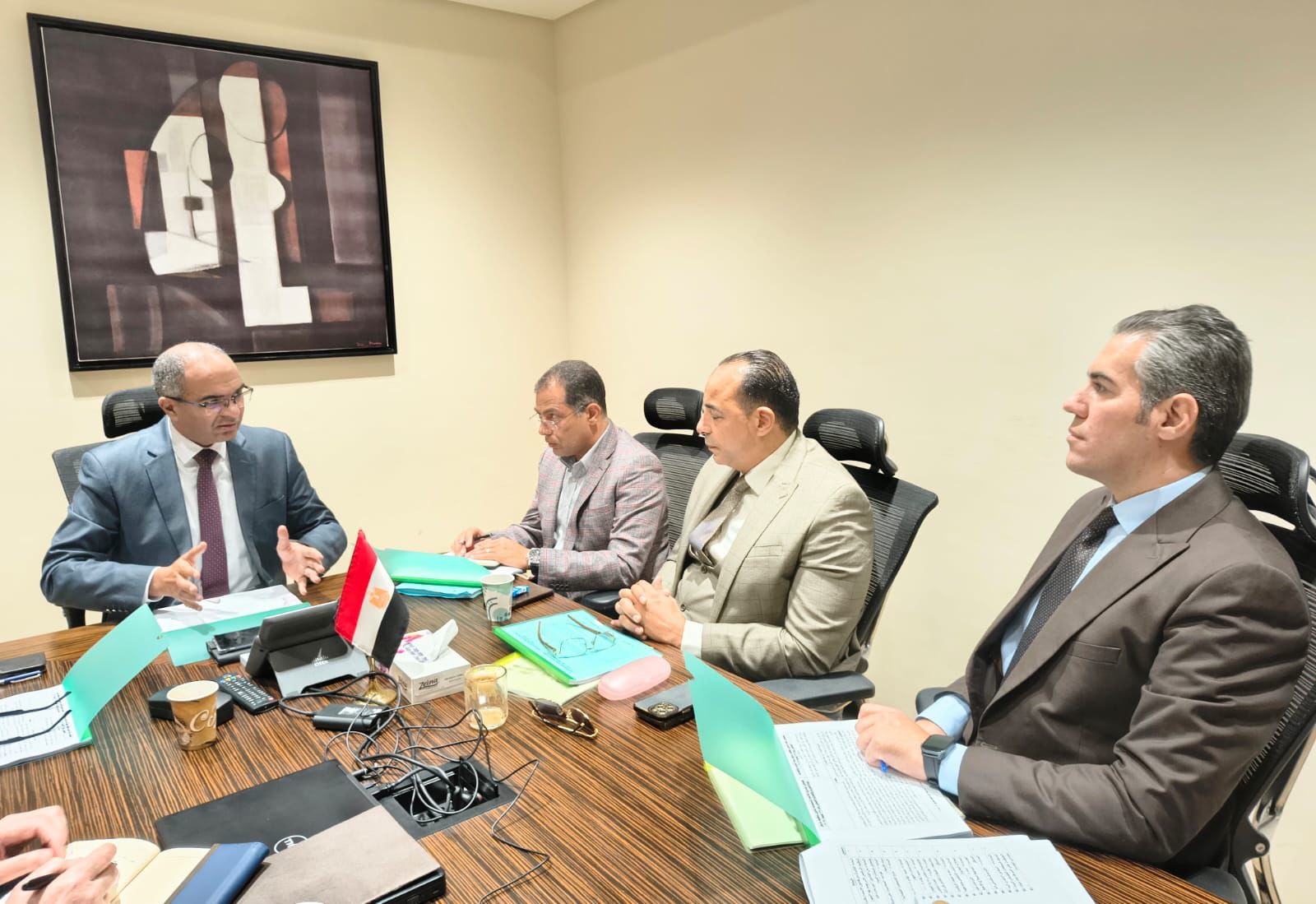 نائب وزير الإسكان يتابع موقف إعداد مسودة اللائحة التنفيذية لقانون تنظيم مرفق مياه الشرب والصرف الصحي