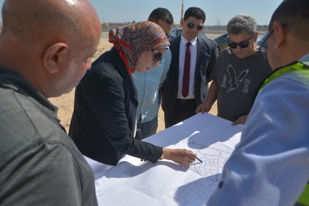 وزير الإسكان يتابع الموقف التنفيذي للمشروعات السكنية والبنية الأساسية بمدينة السويس الجديدة