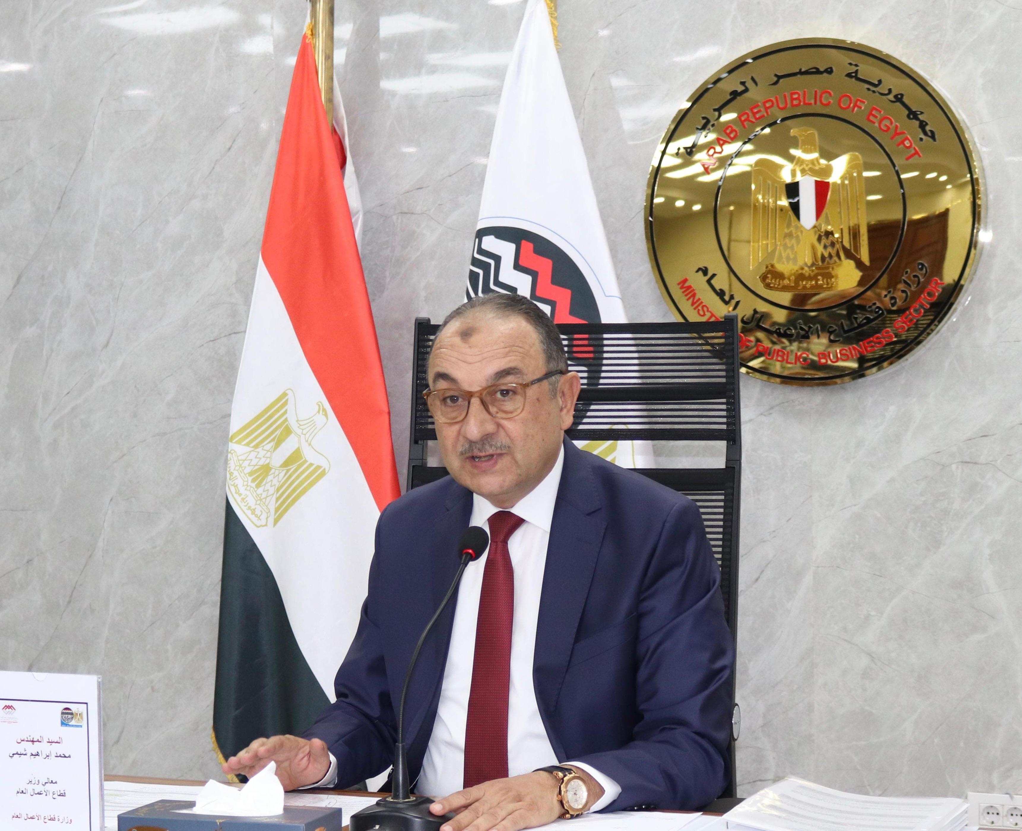 شيمي يعلن مشروعات لزيادة الإنتاج والتصنيع المحلي وتعزيز الصادرات لدعم الاقتصاد الوطني