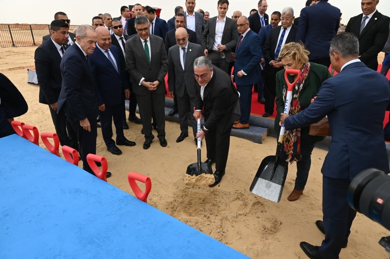 وضع حجر الأساس لمصنع ماك لوسائل النقل التابع لمجموعة المنصور للسيارات