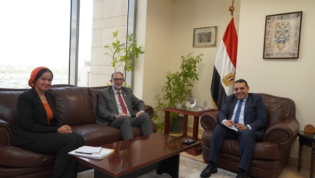 تعزيز التعاون بين التمثيل التجاري وهيئة الغذاء لدعم الصادرات الغذائية المصرية