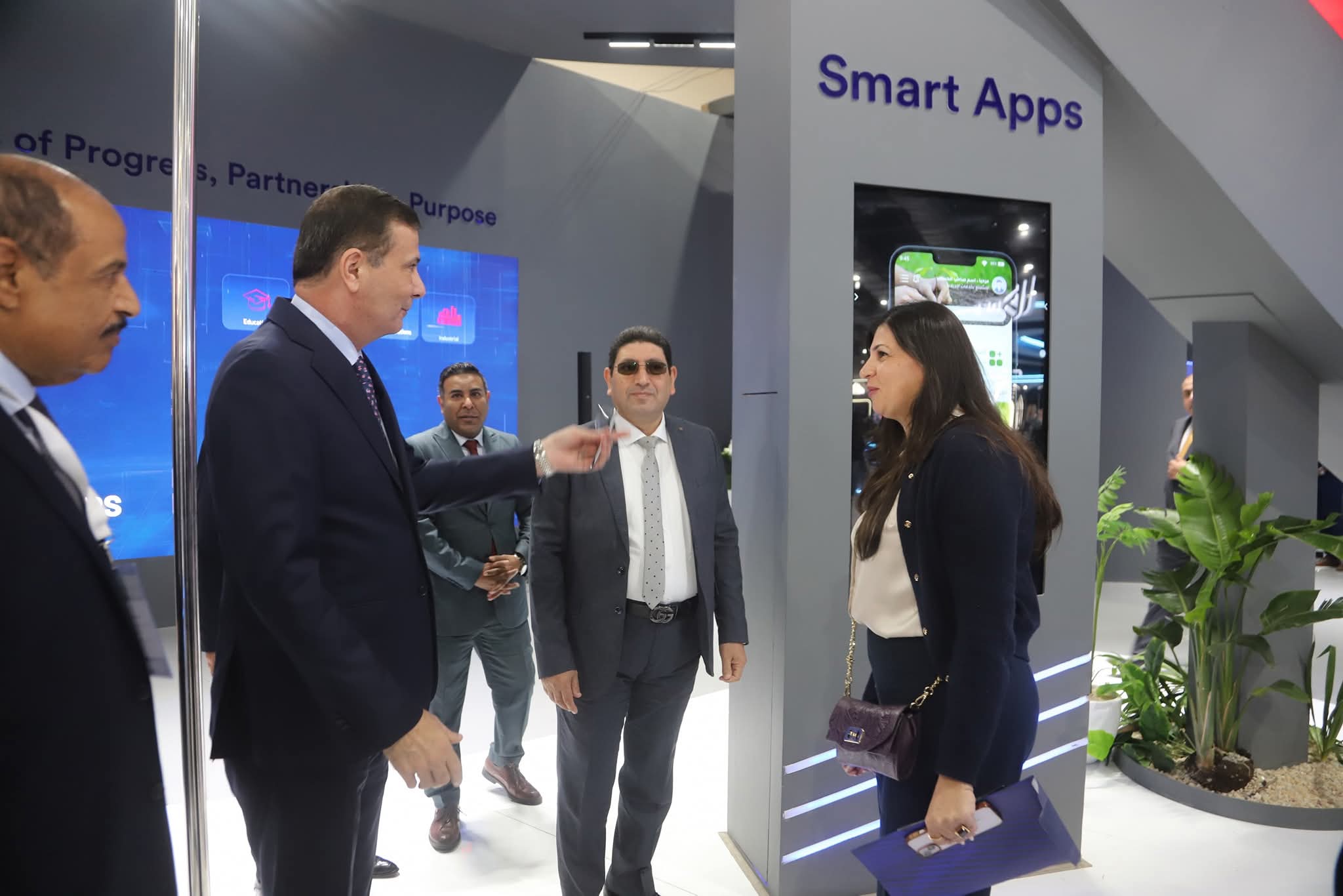 Agriculture Minister tours e-Finance pavilion at Cairo ICT