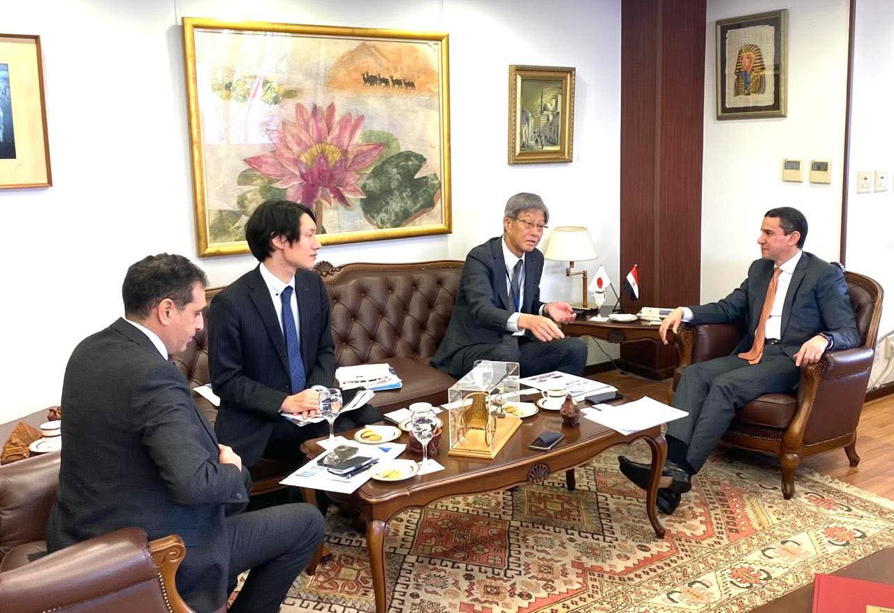 سوميتومو إلكتريك اليابانية تبحث تعزيز استثماراتها في سوق السيارات بمصر