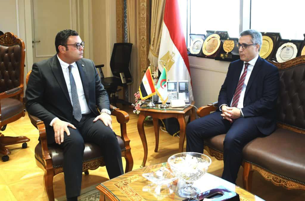 وزير الإسكان يستقبل سفير الجزائر بالقاهرة لبحث سبل التعاون بين البلدين