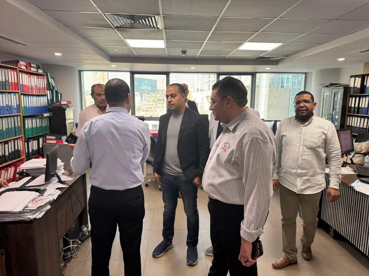 مسئولو "الإسكان" يتابعون سير العمل بالإدارات المختلفة بجهاز مدينة القاهرة الجديدة