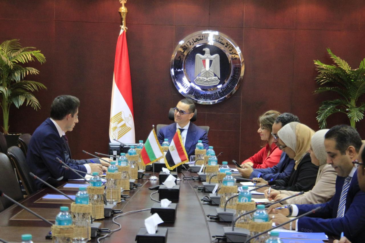 وزير الاستثمار والتجارة الخارجية يلتقي سفير بلغاريا بالقاهرة لبحث سبل تعزيز العلاقات الاقتصادية بين البلدين