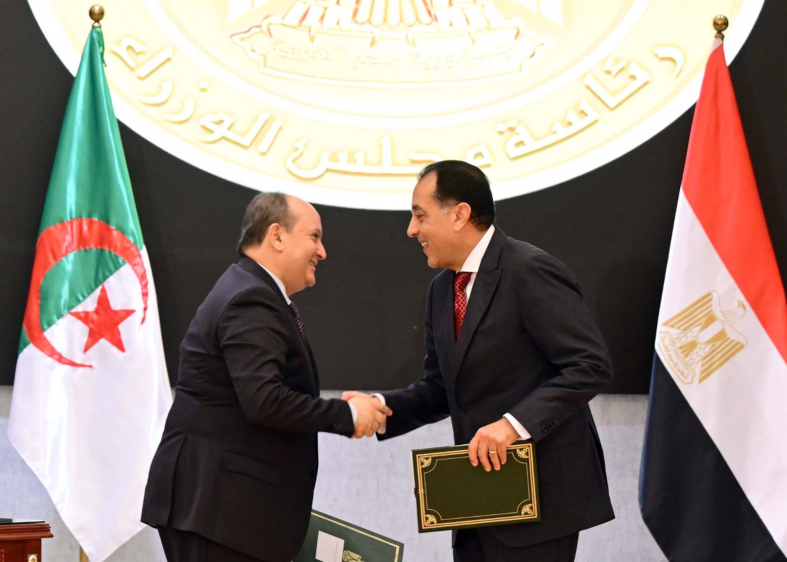 توقيع وثائق تعاون بين مصر والجزائر في مجالات المال والطاقة والإسكان وحماية المستهلك