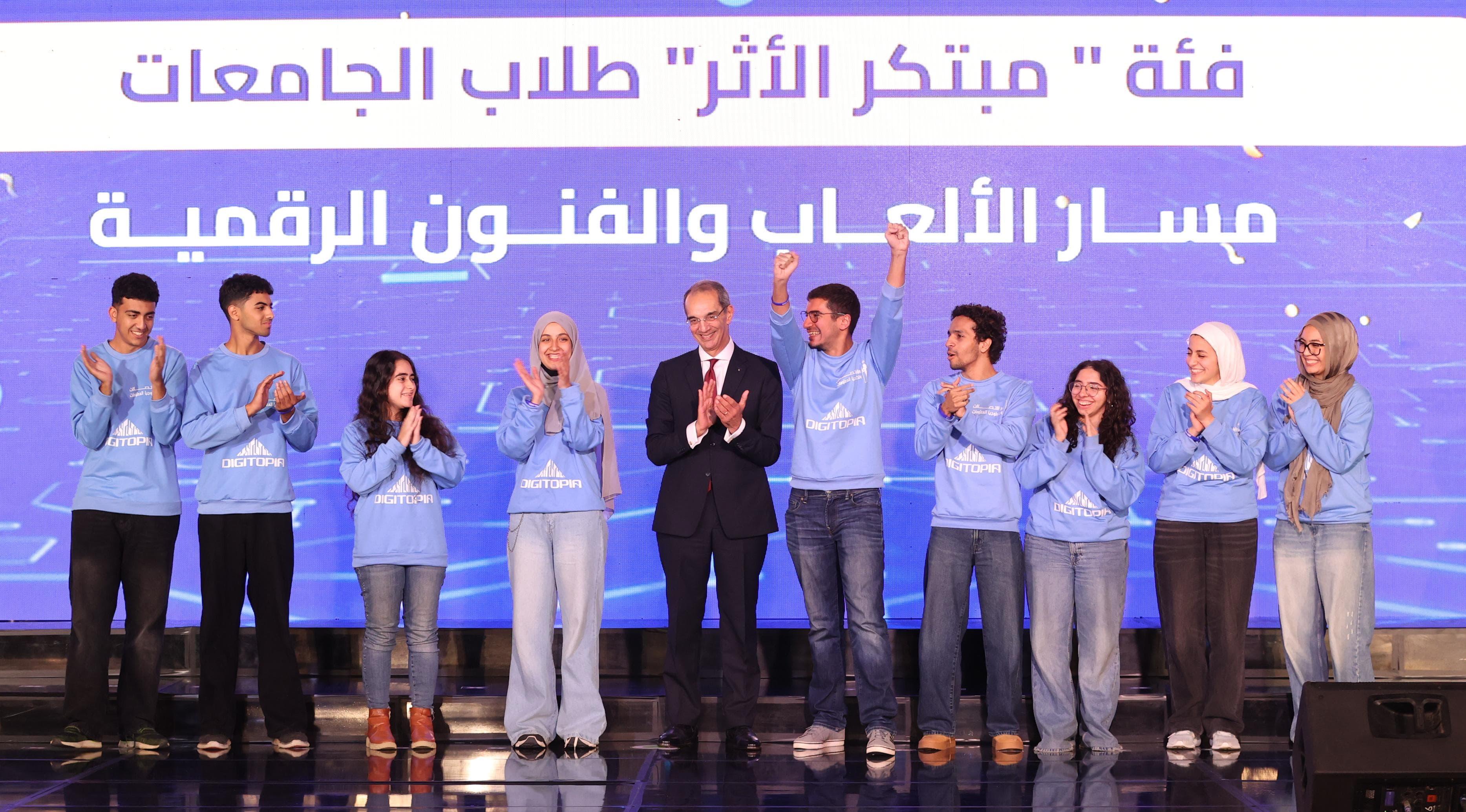 حمد: فوز فريقَي "بلا أجنحة" و"جليتش" في أكبر مسابقة لوزارة الاتصالات يعكس تميز جامعة مصر المعلوماتية