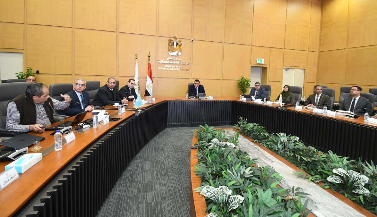 وزير الإسكان يعقد اجتماعاً موسعًا لمتابعة الموقف التنفيذي لمشروعات المبادرة الرئاسية "حياة كريمة" لتطوير قرى الريف المصري