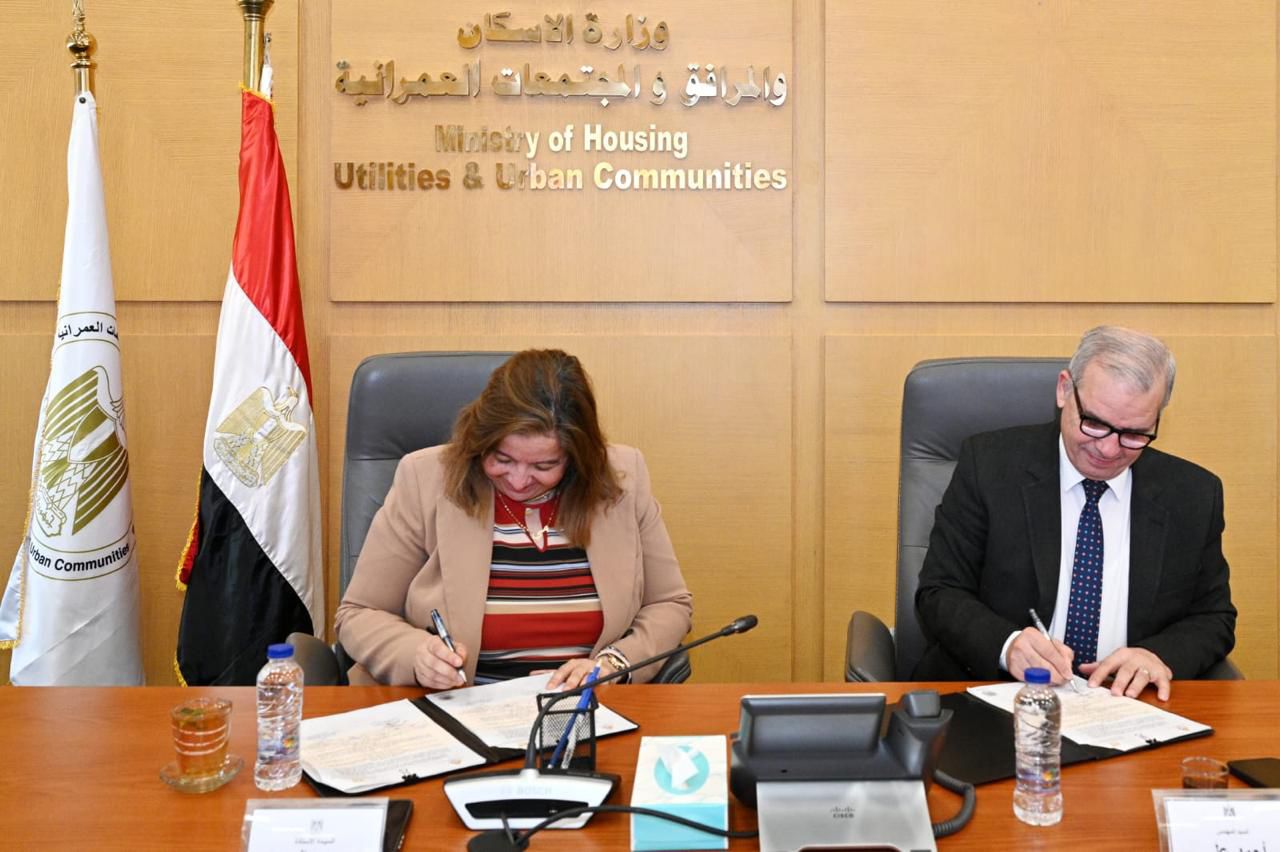 توقيع عقد تخصيص أرض بين هيئة المجتمعات العمرانية وصندوق الإسكان لإقامة مشروع عمراني بالتجمع السادس بالقاهرة الجديدة