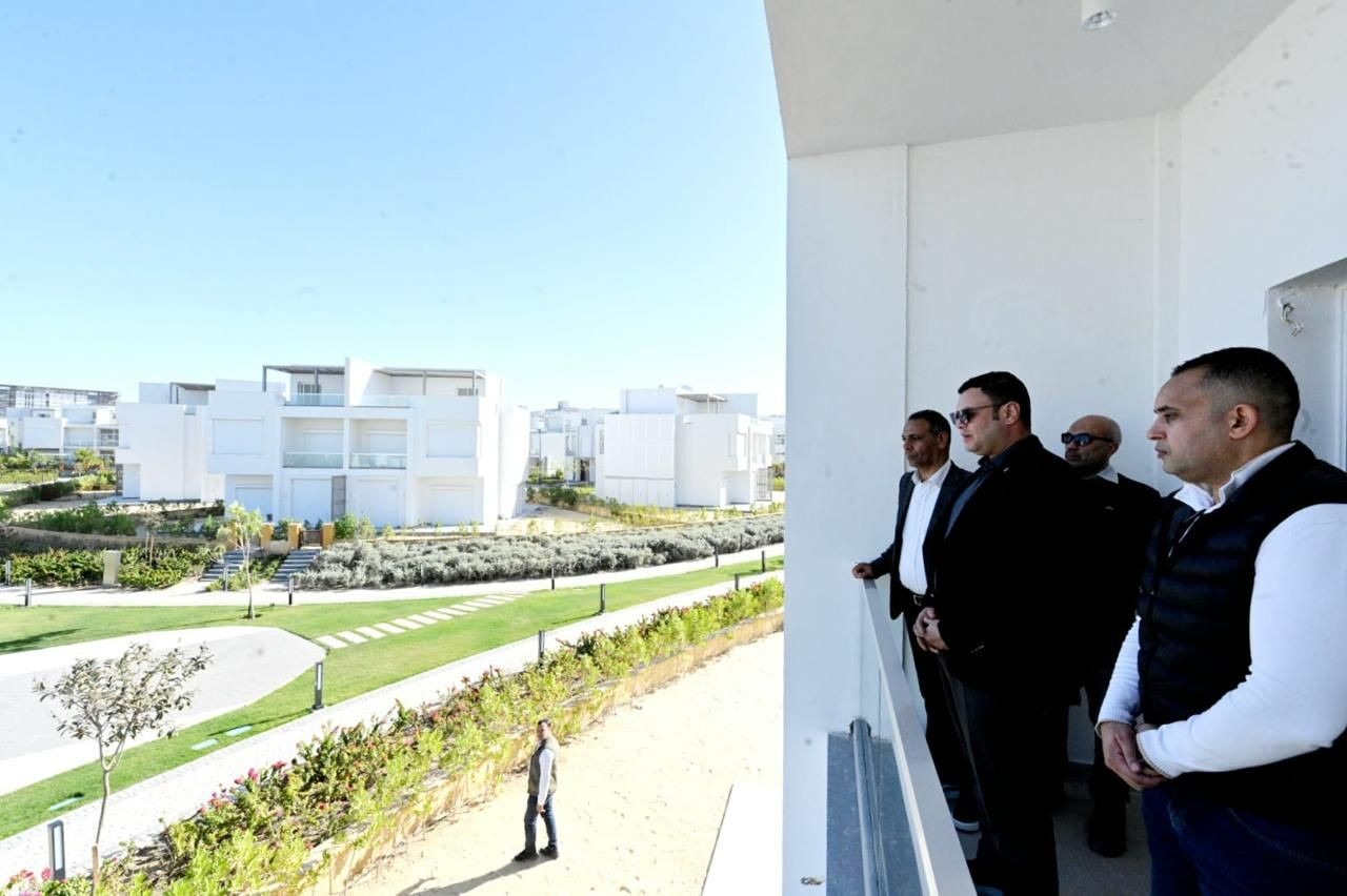 وزير الإسكان يتفقد مشروعات الساحل الشمالي ومدينة العلمين الجديدة