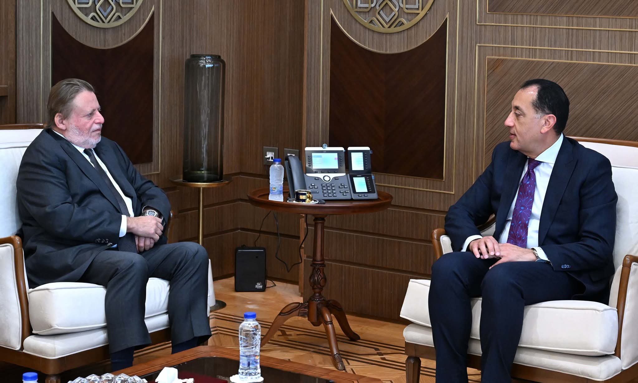 مدبولي ومحافظ البنك المركزي يبحثان التنسيق المشترك في عدد من الملفات الاقتصادية