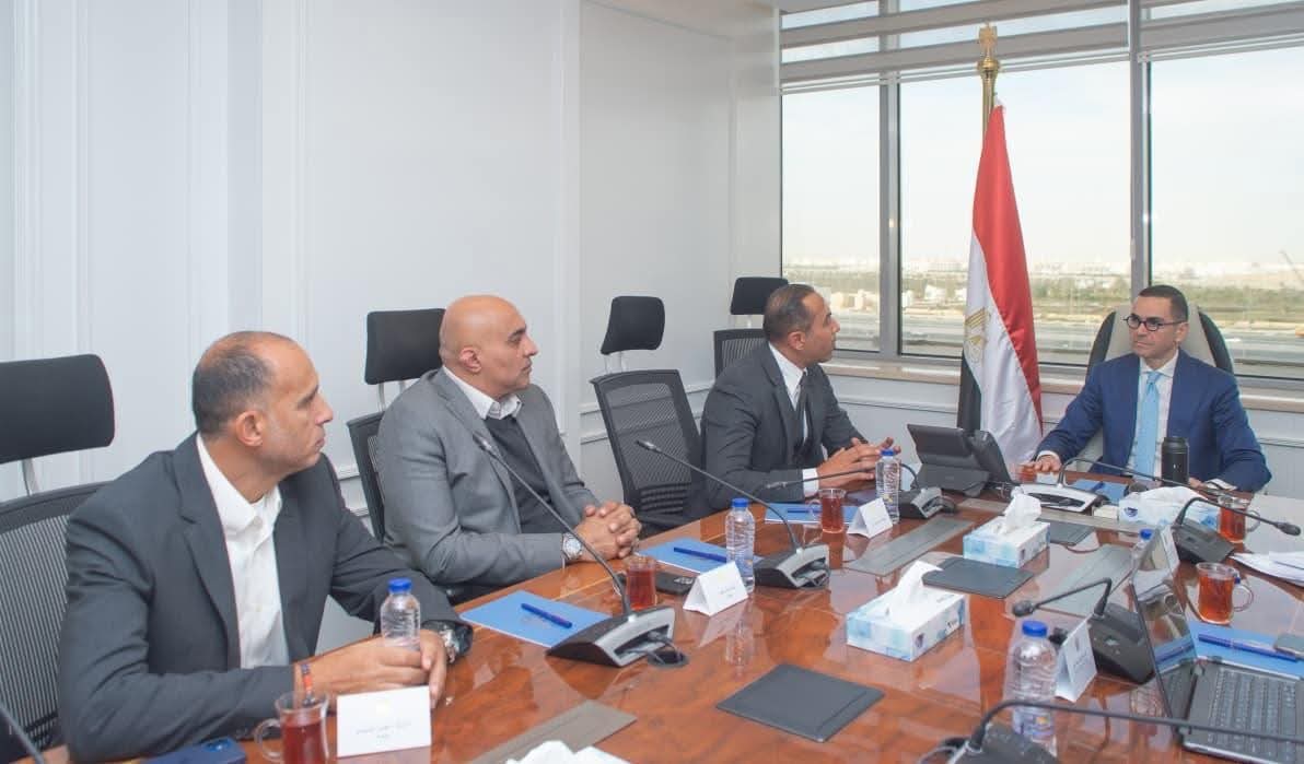 وزير الاستثمار يبحث مع أبو غالي موتورز خطط توطين صناعة الدراجات النارية
