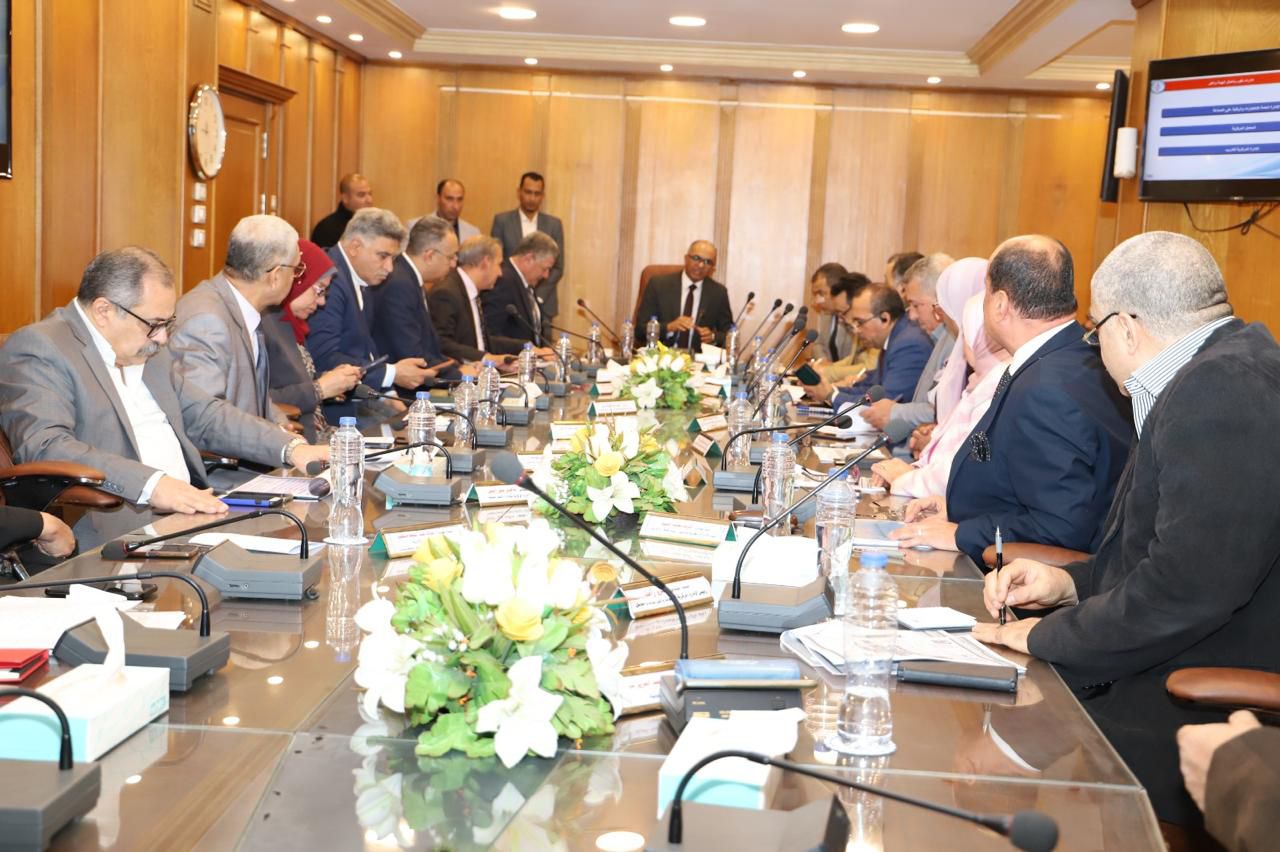 نائب وزير الاسكان يتابع اجراءات تطوير أداء الهيئة القومية لمياه الشرب والصرف الصحي