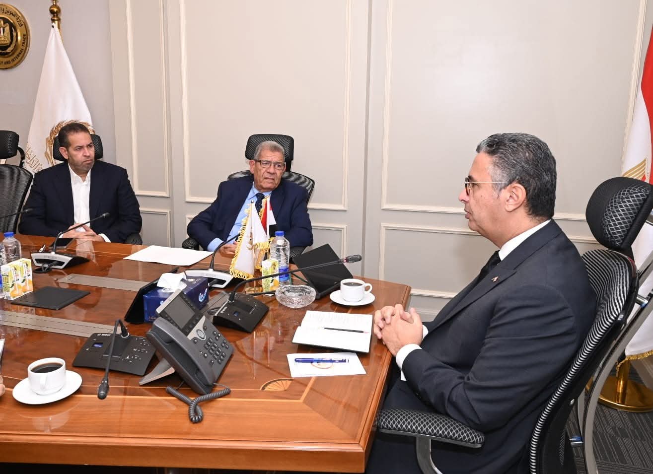 التموين تبحث مع علام جروب تعزيز الشراكة في إنتاج لب الورق من مخلفات قصب السكر