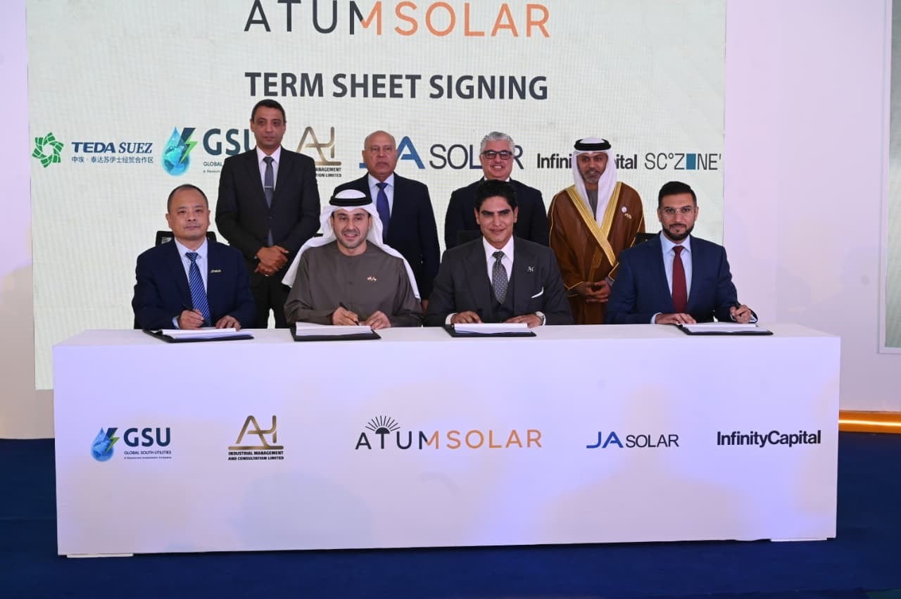 وضع حجر أساس مجمع أتوم سولار للألواح الشمسية بالمنطقة الاقتصادية لقناة السويس