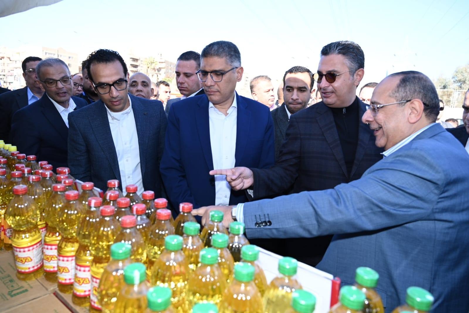 افتتاح سوق اليوم الواحد بحدائق الأهرام .. و19 سوقاً في مراكز وإحياء محافظة الجيزة