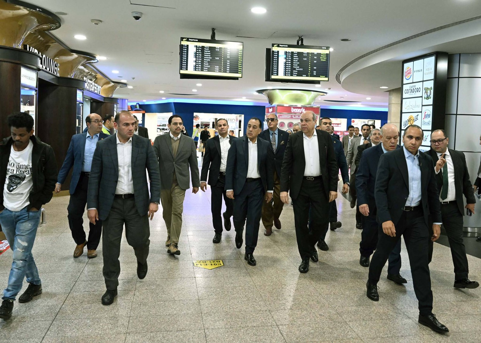 PM orders customs staff increase at Cairo airport to speed up travel