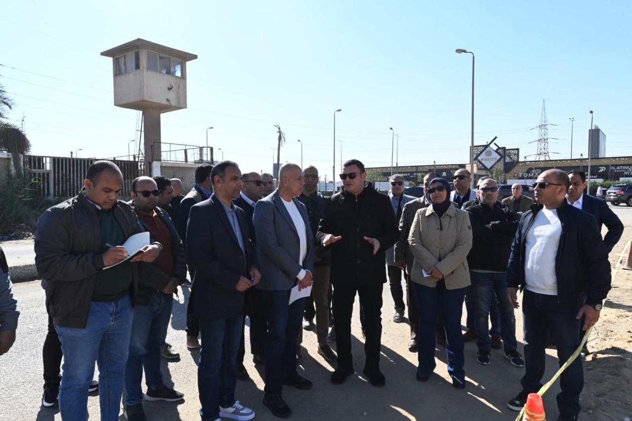 وزير الإسكان يتفقد المشروع السكني "جنة 4"  ومحطة تنقية المياه بمدينة الشيخ زايد