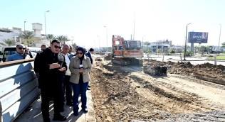 خلال جولته بمدن غرب القاهرة: وزير الإسكان يتفقد تطوير الطرق والمحاور بالشيخ زايد
