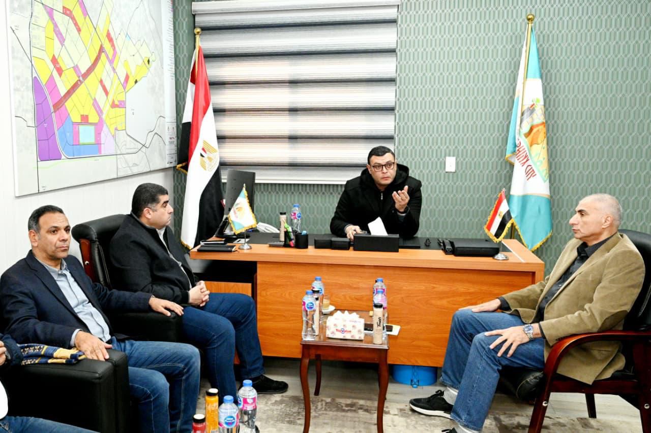 وزير الإسكان يعقد اجتماعاً بمقر جهاز مدينة سفنكس الجديدة لاستعراض ملفات العمل وموقف المشروعات بالمدينة