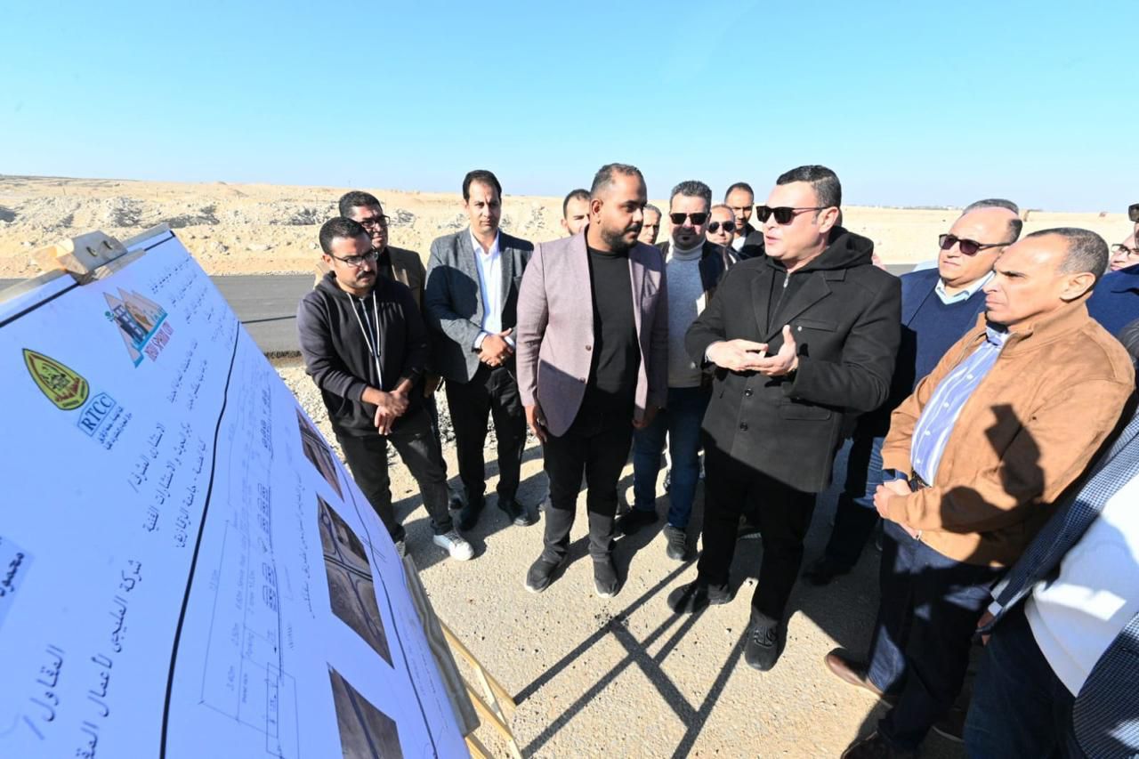 وزير الإسكان يختتم جولته اليوم بتفقد مشروع طريق محور سفنكس بطول 16كم بمدينة سفنكس الجديدة