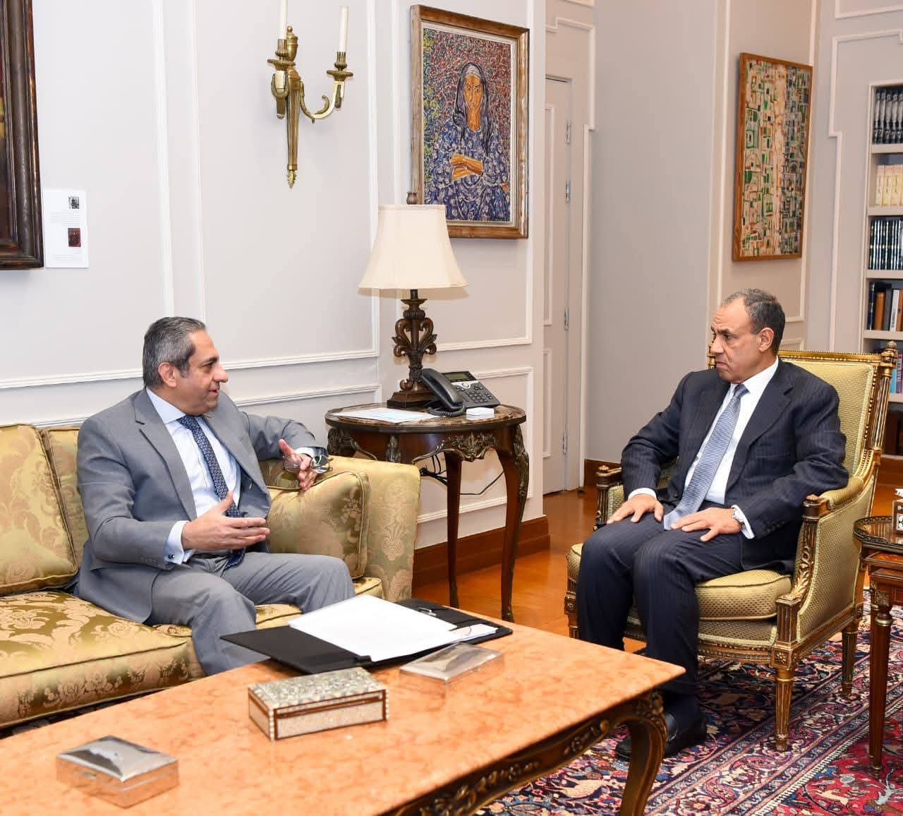 بحث إجراءات نقل السفارات والبعثات الأجنبية إلى العاصمة الجديدة