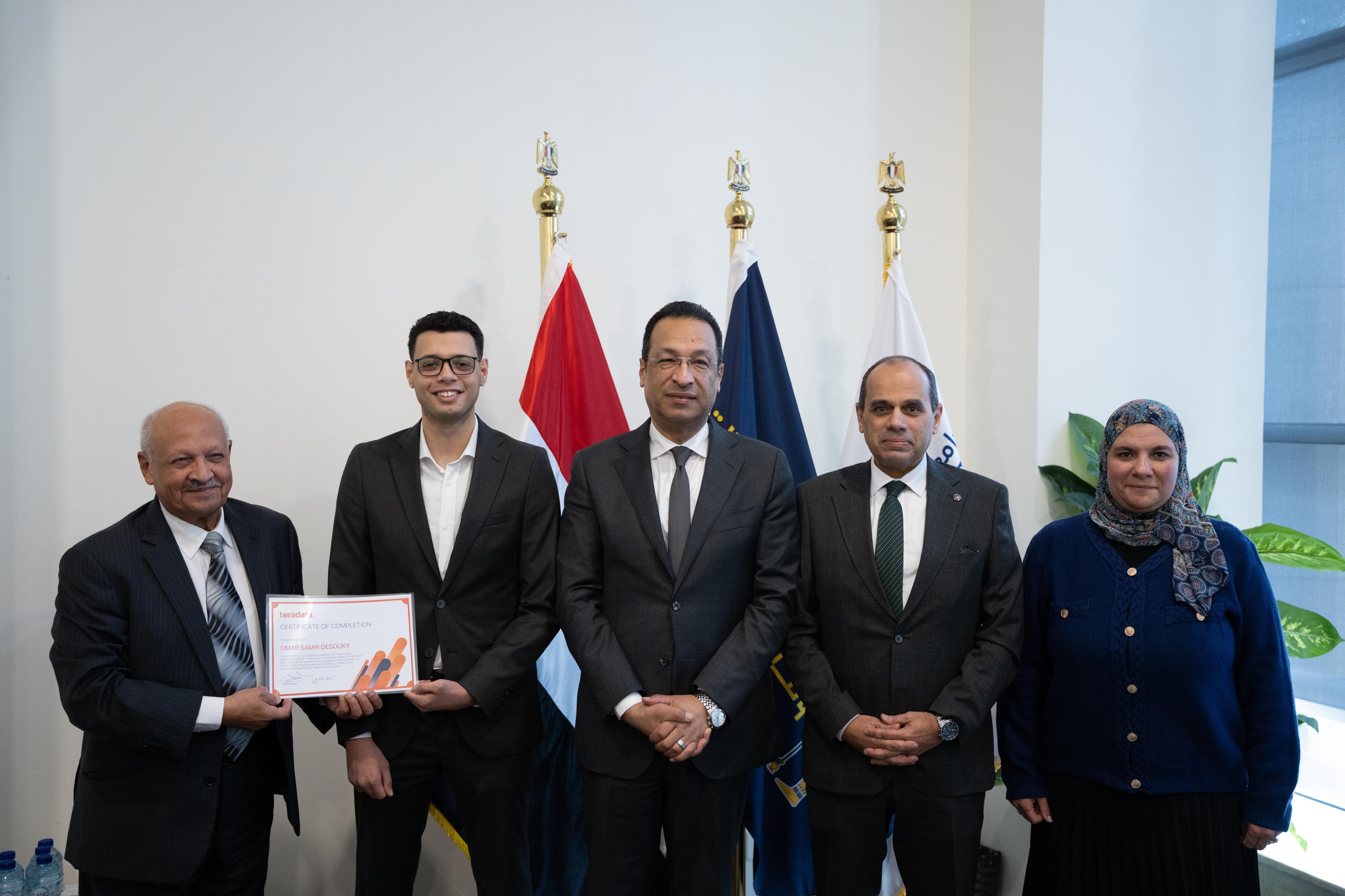 بالتعاون بين جامعة مصر للمعلوماتية وشركة تيراداتا .. تخريج أول دفعة من برنامج تحليل البيانات الضخمة والذكاء الاصطناعى