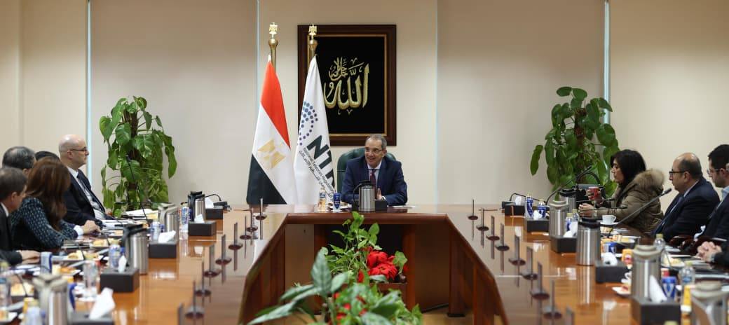 وزير الاتصالات : إنتاج أكثر من 10 ملايين جهاز محمول خلال العام الحالي